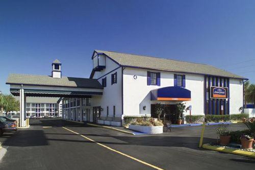 Howard Johnson Maingate East 001